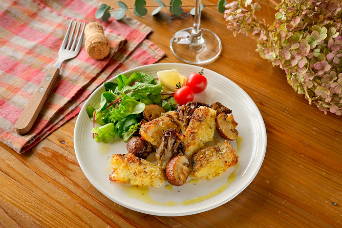 Herb-crumbed cod with mushrooms made in the BRUNO Compact Glass Air Fryer