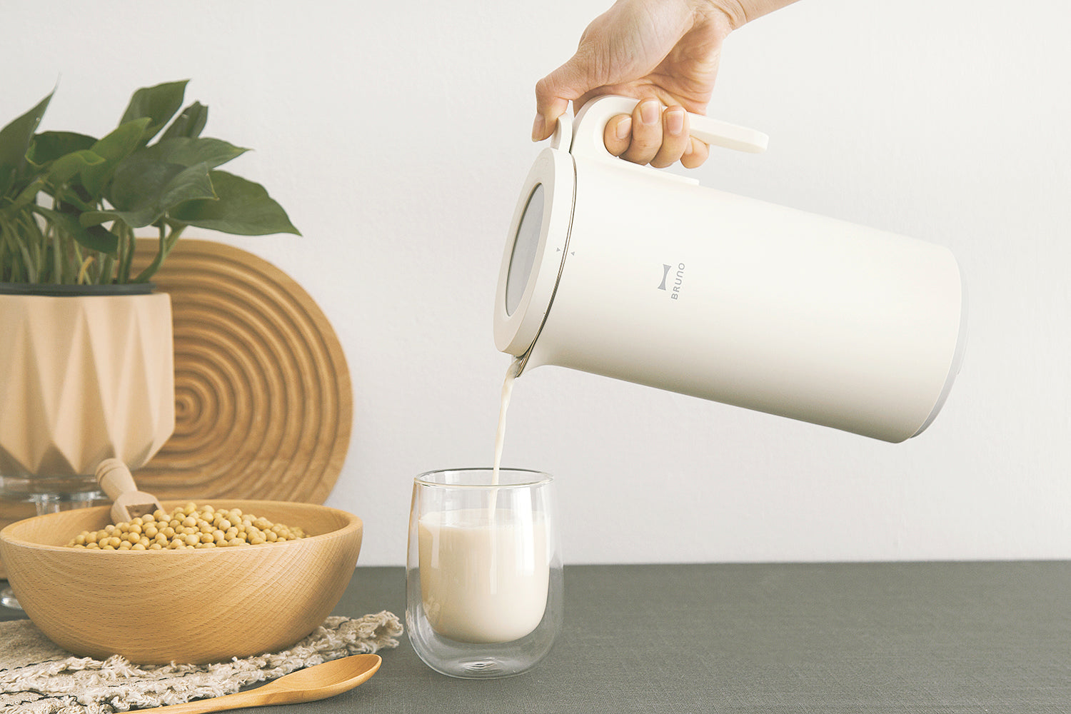 BRUNO Hot Soup Blender Pro - Ivory