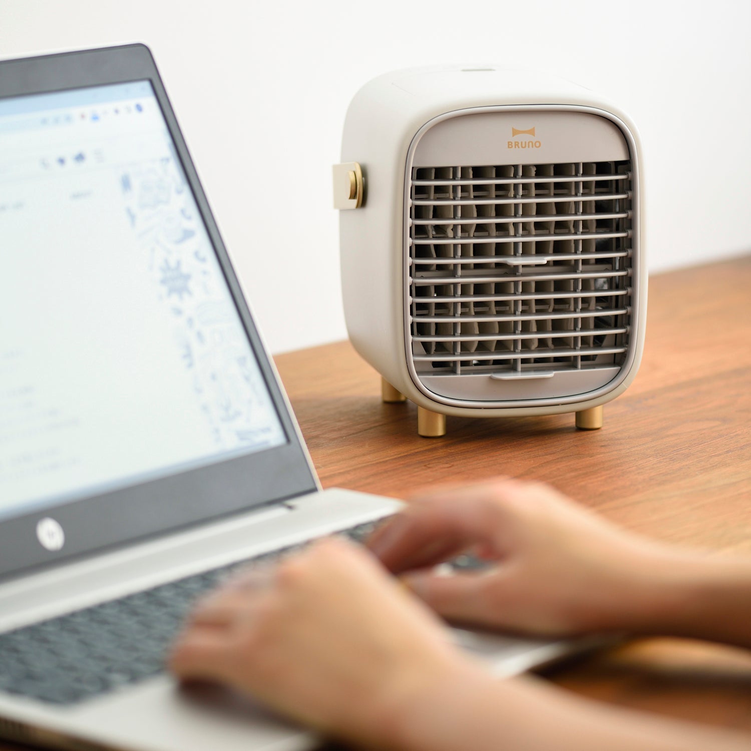 BRUNO Portable Desk Mist Fan