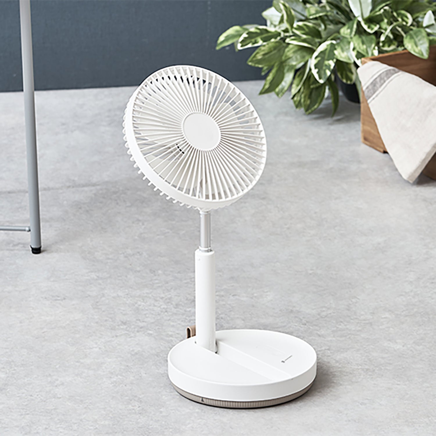 Life on Products Folding Cordless Living Fan with Swing | LO-LCAF031