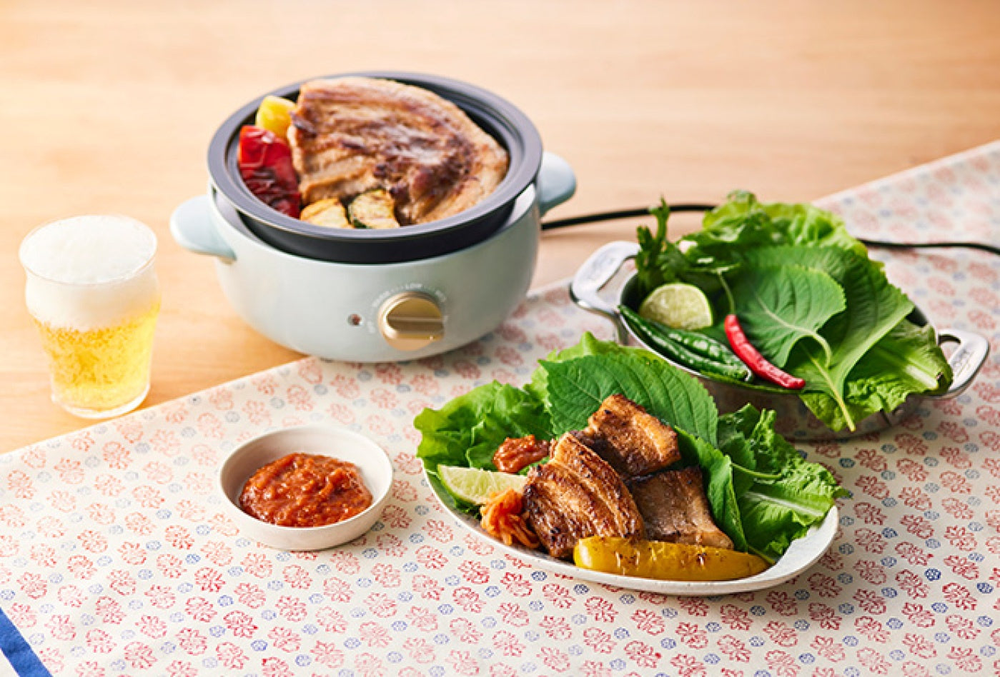 Samgyeopsal grilled pork belly and vegetables on the BRUNO Compact Multi Grill Pot