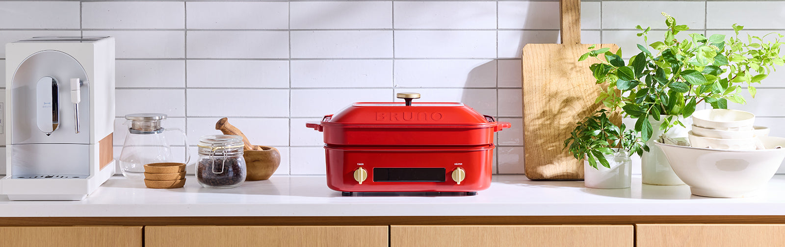 BRUNO Compact Hot Plate (White) on a breakfast table