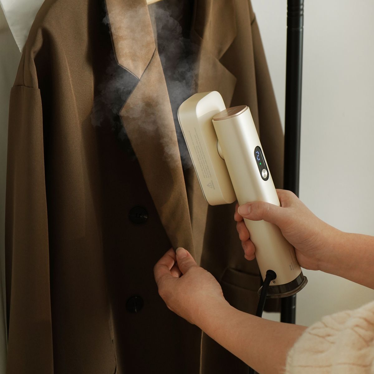 BRUNO Global Voltage Handheld Steamer (100-240V) | BAK818-CPG