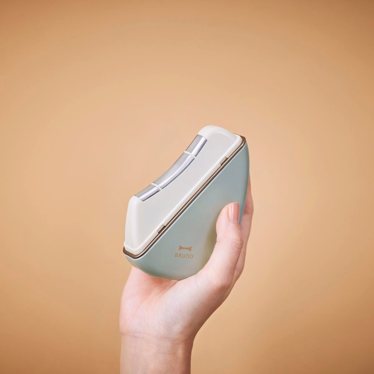 BRUNO Warm and Cool EMS Facial Lift | BOE145