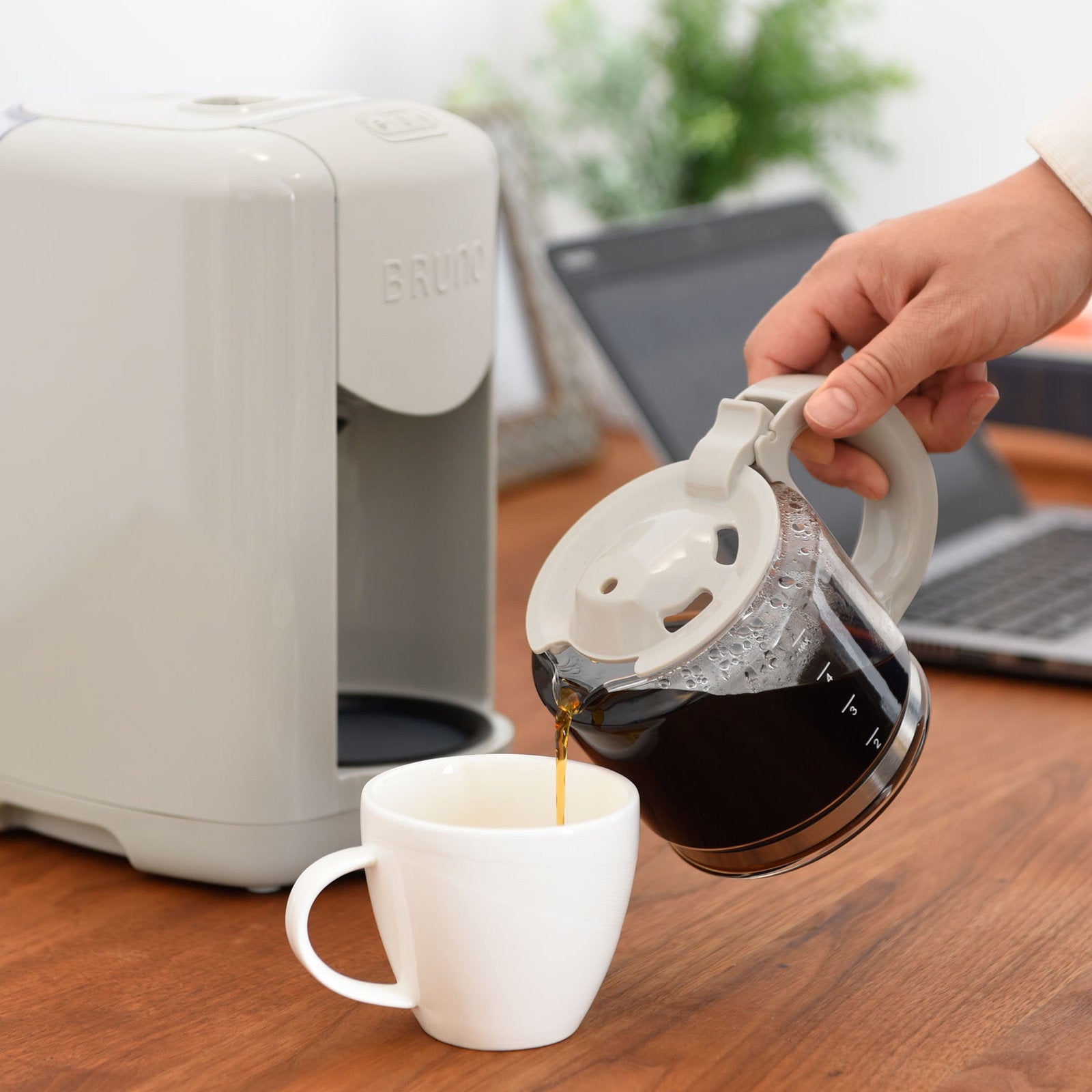 BRUNO Compact Coffee Maker with Grinder | BOE151