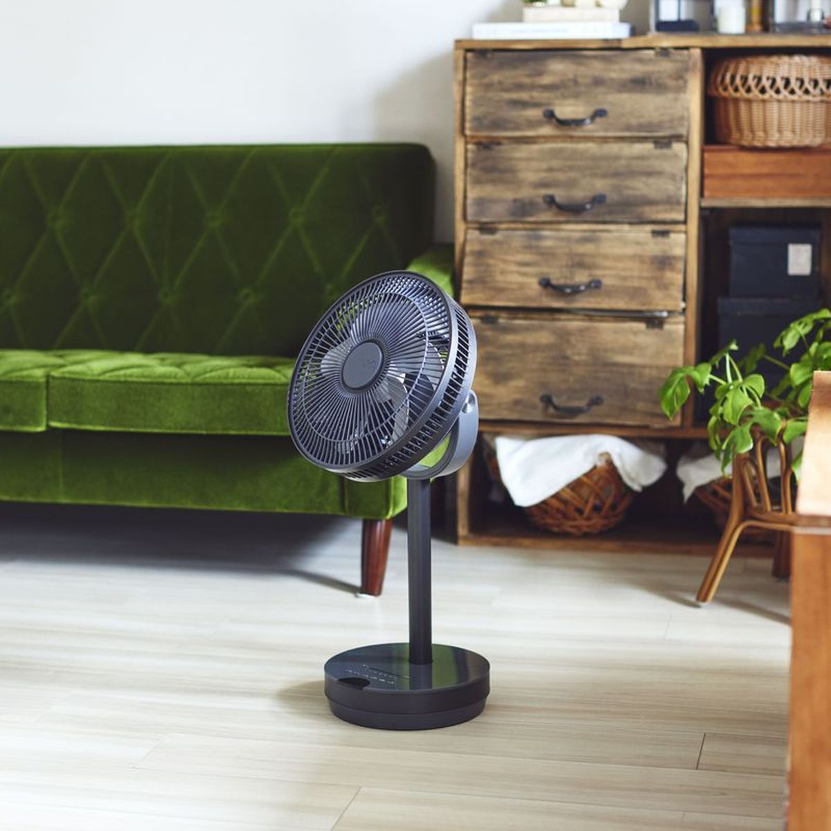 Doshisha Kamomefan +c Move Silent 3D Auto-Oscillation Fan with Battery | DS-K-F23AY-Set