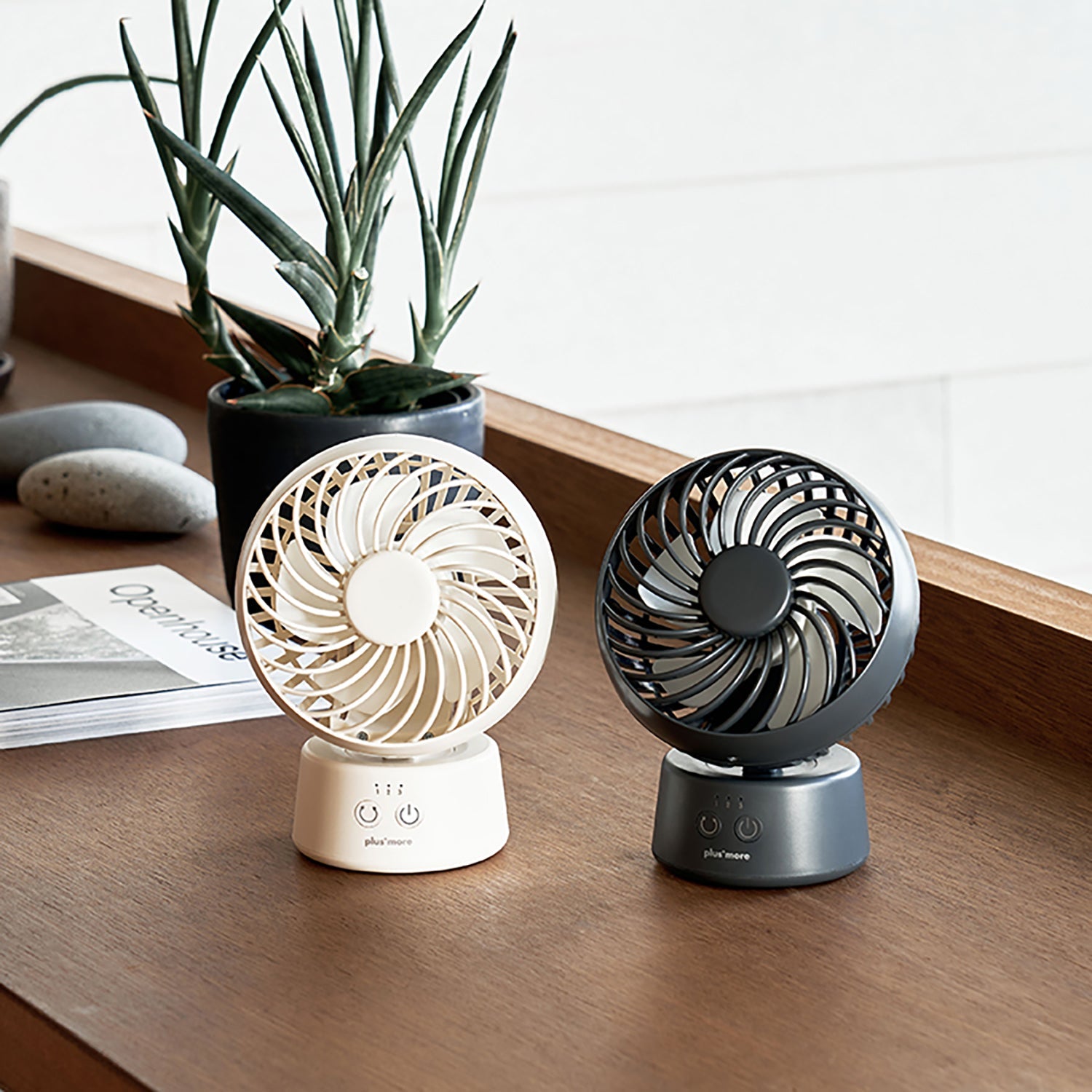 Life on Products Round Mini Desk Fan with Swing | LO-PBAF005