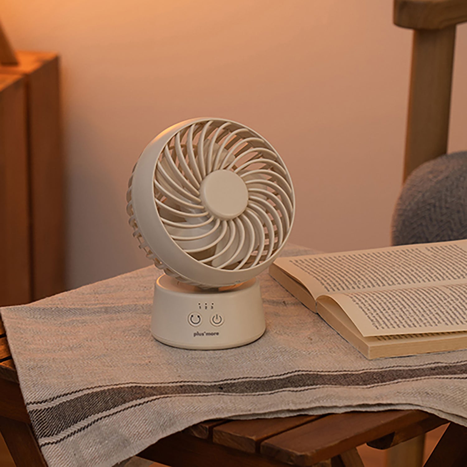 Life on Products Round Mini Desk Fan with Swing | LO-PBAF005