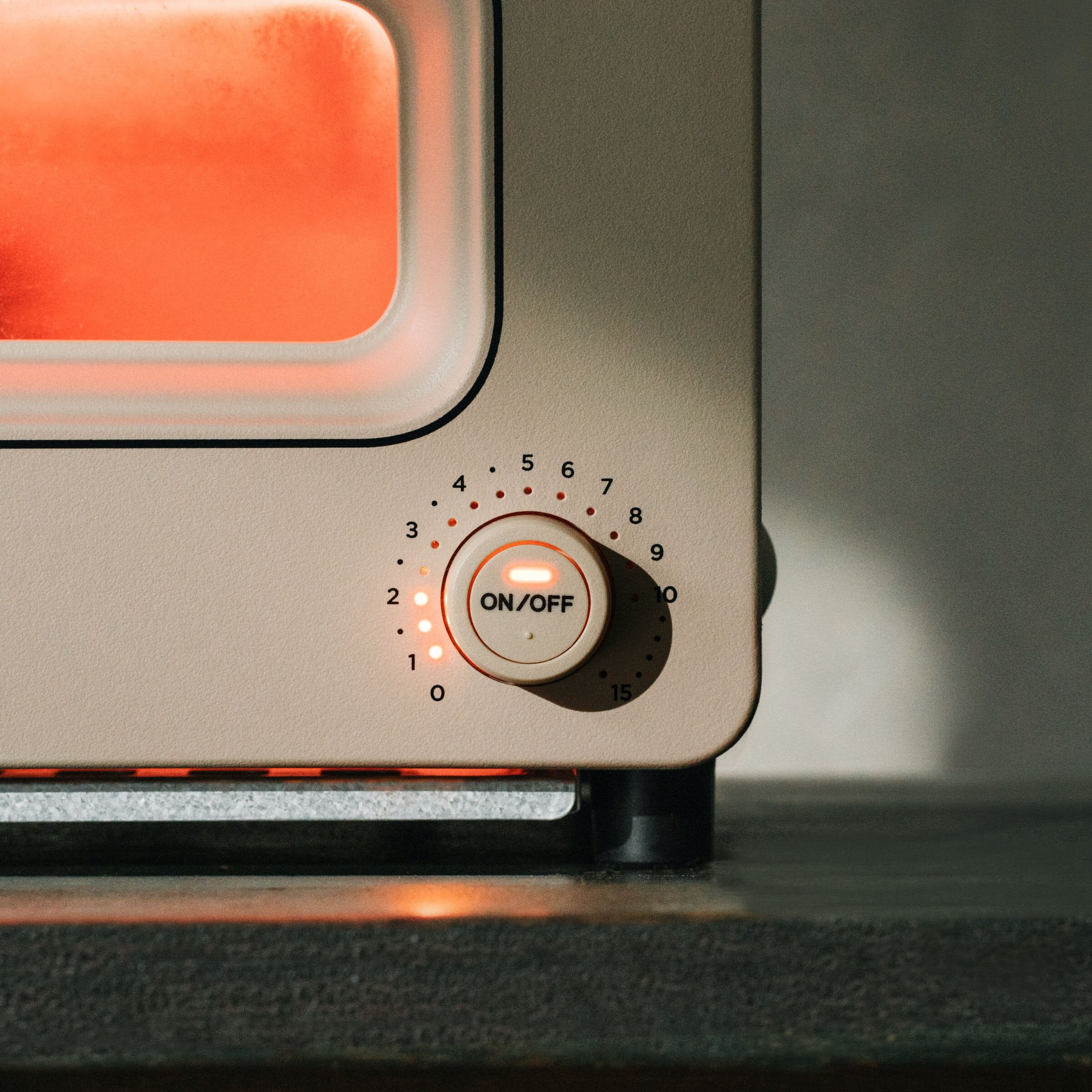 BALMUDA The Toaster 3rd Gen K05E - Beige (220V UK Plug)